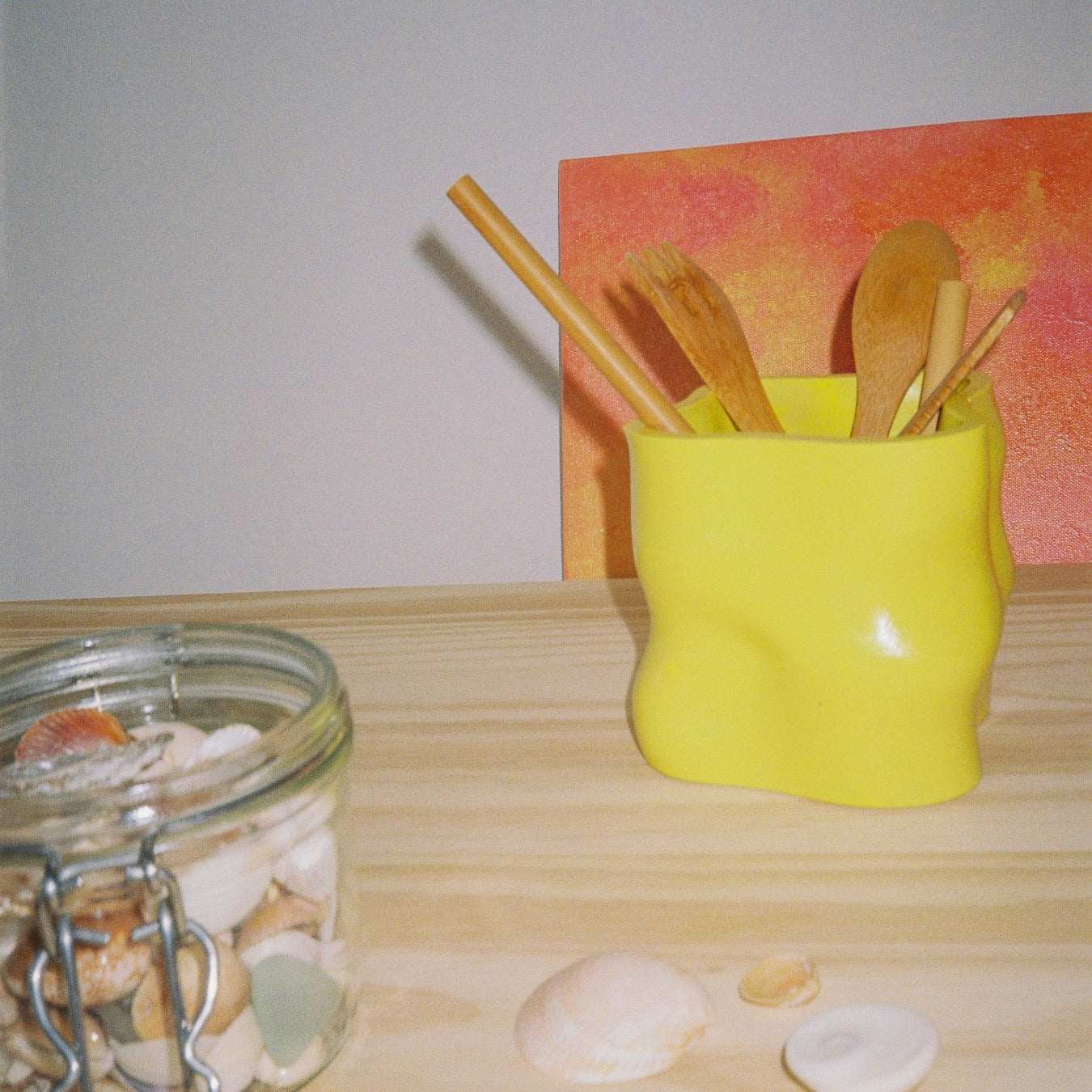 Pot Pitchoun JAUNE de la marque Meemo studio 10x12cm. Réalisé en jesmonite, une résine écoresponsable
