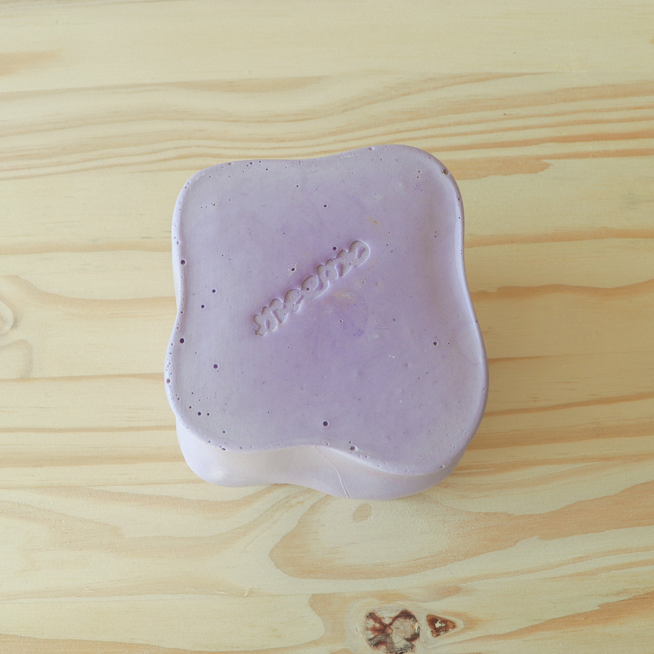 Pot Pitchoun MAUVE de la marque Meemo studio 10x12cm. Réalisé en jesmonite, une résine écoresponsable