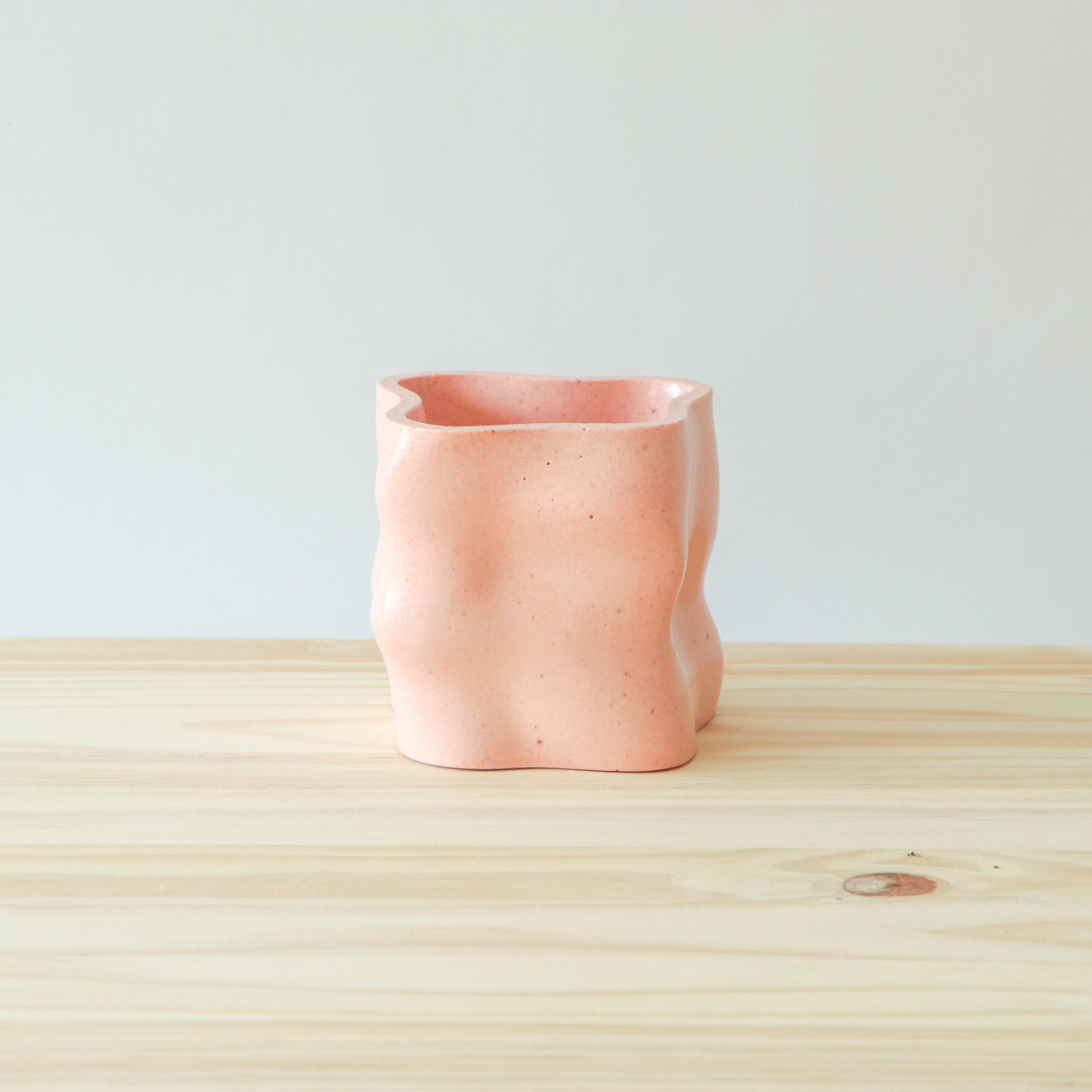 Pot Pitchoun ROSE de la marque Meemo studio 10x12cm. Réalisé en jesmonite, une résine écoresponsable