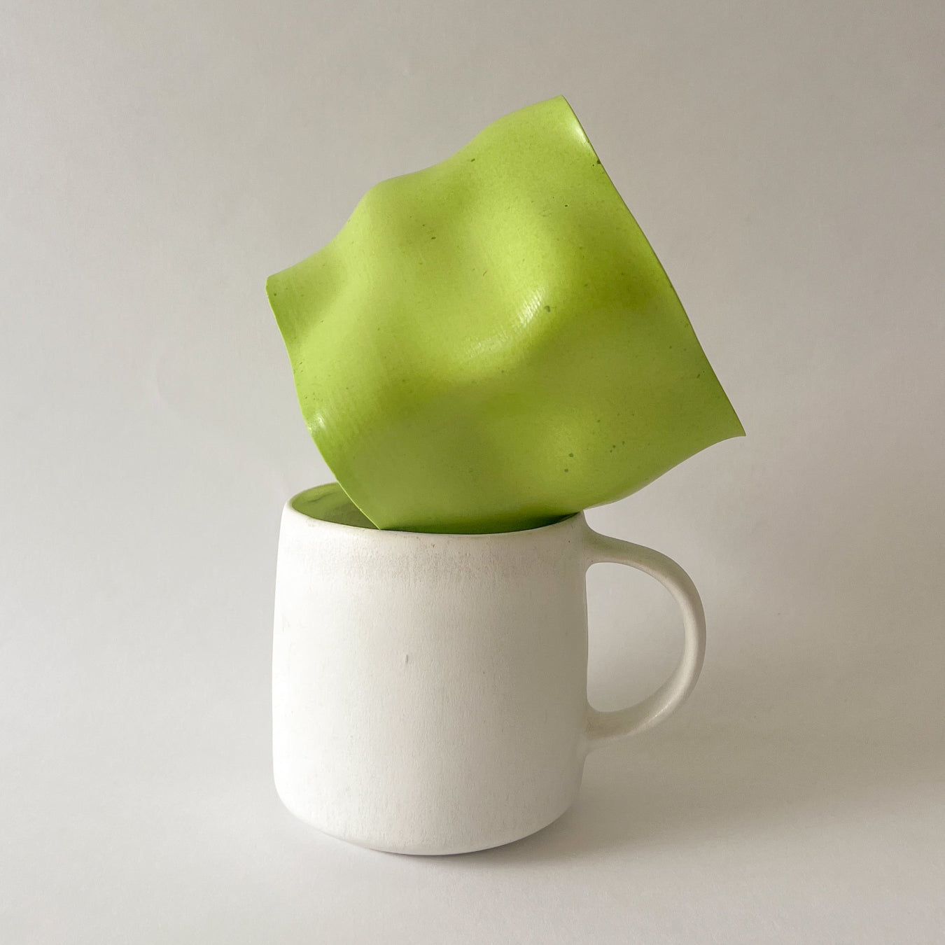 Pot Pitchoun VERT de la marque Meemo studio 10x12cm. Réalisé en jesmonite, une résine écoresponsable