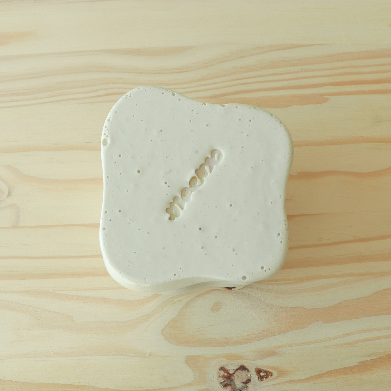 Pot Pitchoun BLANC de la marque Meemo studio 10x12cm. Réalisé en jesmonite, une résine écoresponsable