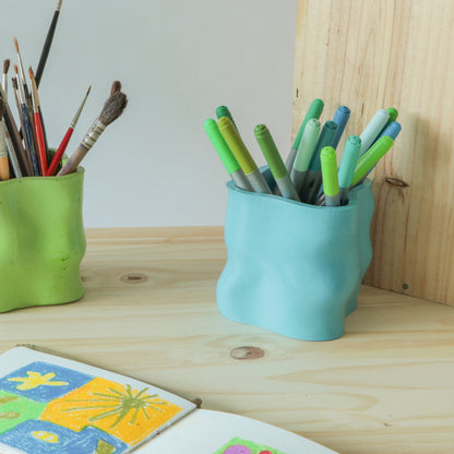 Pot Pitchoun BLEU CIEL de la marque Meemo studio 10x12cm. Réalisé en jesmonite, une résine écoresponsable