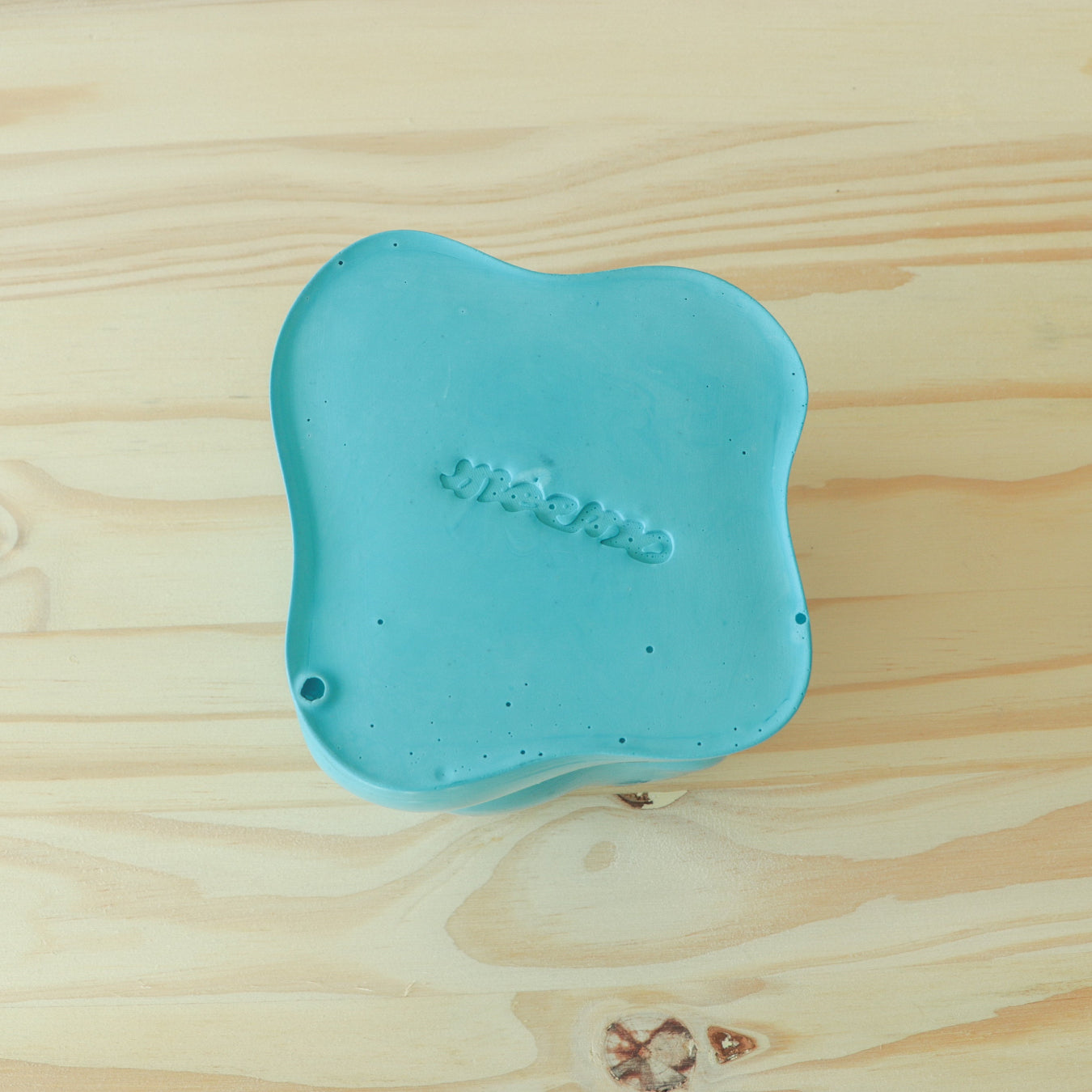 Pot Pitchoun BLEU CIEL de la marque Meemo studio 10x12cm. Réalisé en jesmonite, une résine écoresponsable