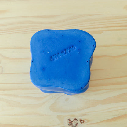 Pot Pitchoun BLEU OUTREMER de la marque Meemo studio 10x12cm. Réalisé en jesmonite, une résine écoresponsable